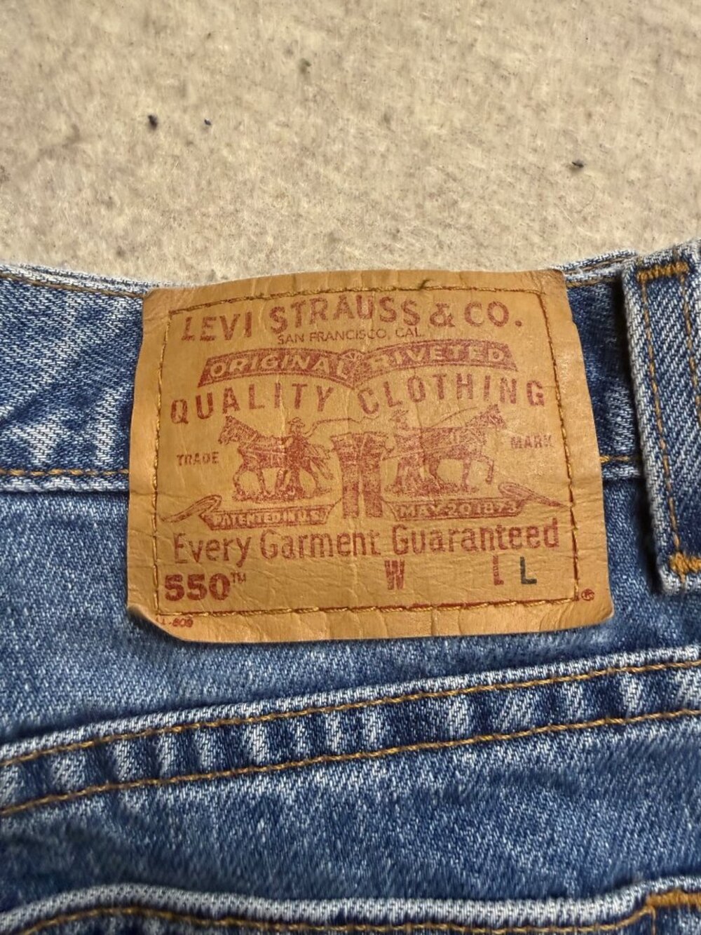 Vintage 90's Levi's 550 Relaxed Fit Tapered Leg Women's Denim Jeans Size 18 - Picture 2 of 10